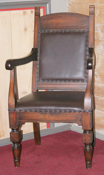 Fil:Vikøy kyrkje, karmstol, AMH 2007.jpg