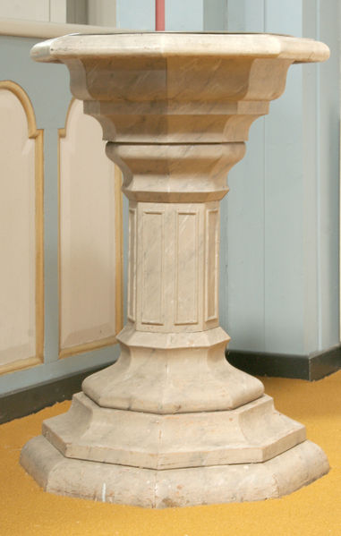 Fil:Vik kyrkje, døypefont, AMH 2012.jpg