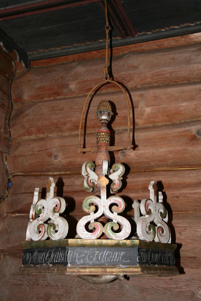 Fil:Viker kirke Over dopefont.jpg