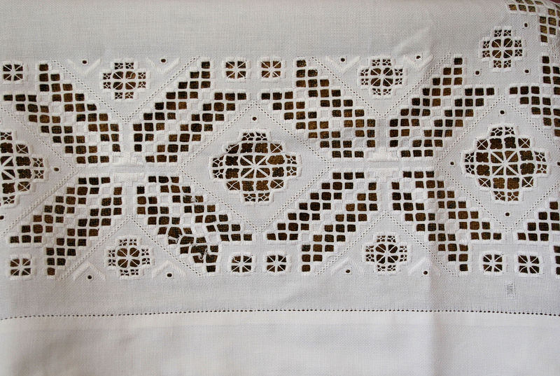 Fil:Vinje, altarduk (b), AMH 2007.jpg