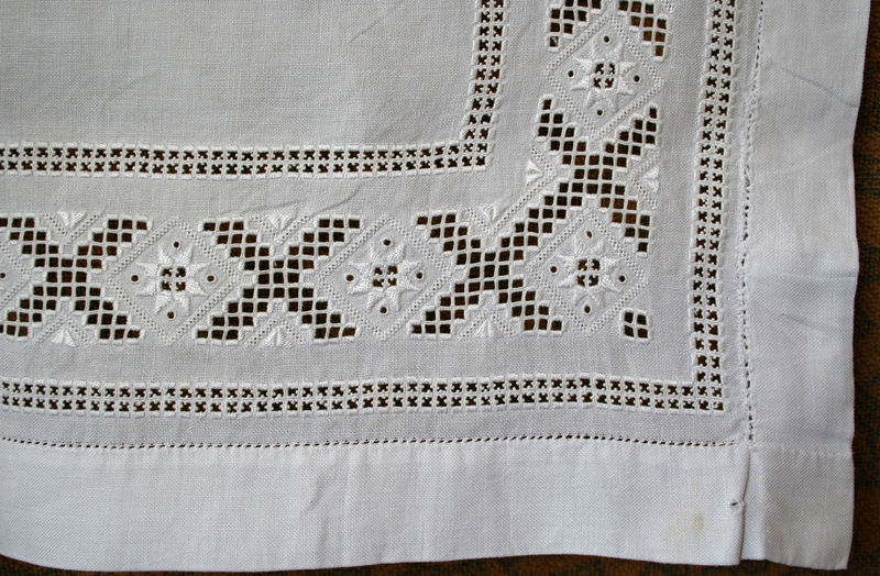 Fil:Vinje, altarduk (c), AMH 2007.jpg