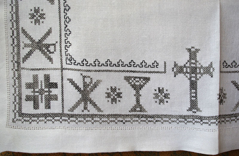 Fil:Vinje, altarduk (d), AMH 2007.jpg