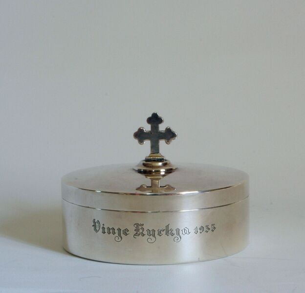 Fil:Vinje, oblatøskje, AMH 2007.jpg