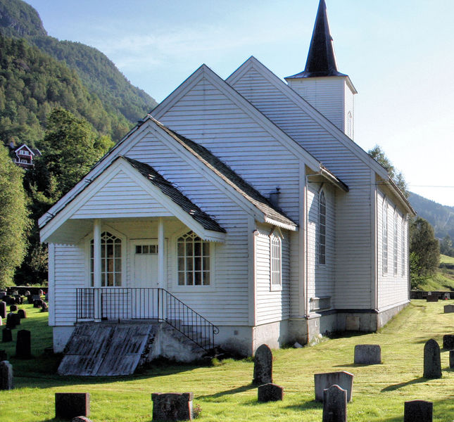 Fil:Vinje, vestfasaden, AMH 2007.jpg