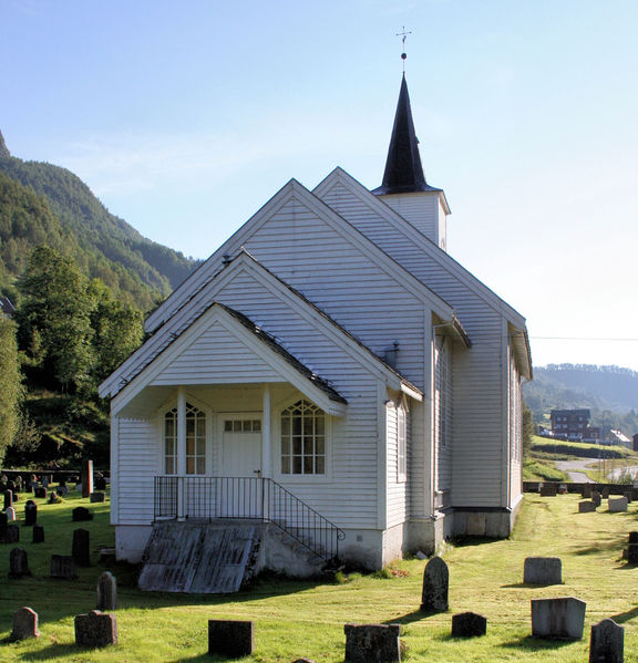 Fil:Vinje, vestfasaden 1, AMH 2007.jpg