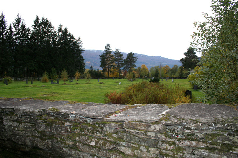 Fil:Voss, Gravplassen sett mot sørvest, AMH 2007.jpg