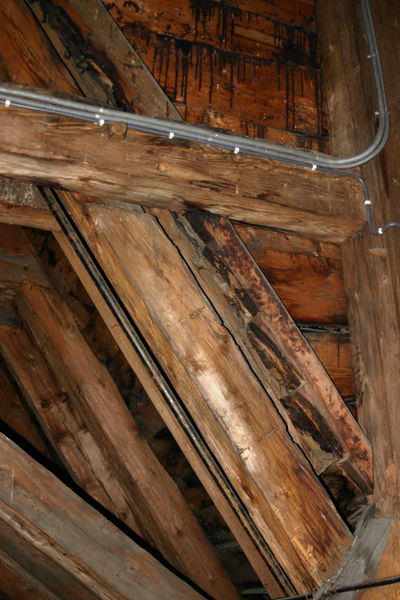 Fil:Voss, del av eldre tak, AMH 2005.jpg