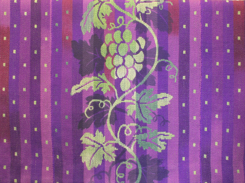 Fil:Voss, fiolett altarklede, detalj, AMH 2007.jpg