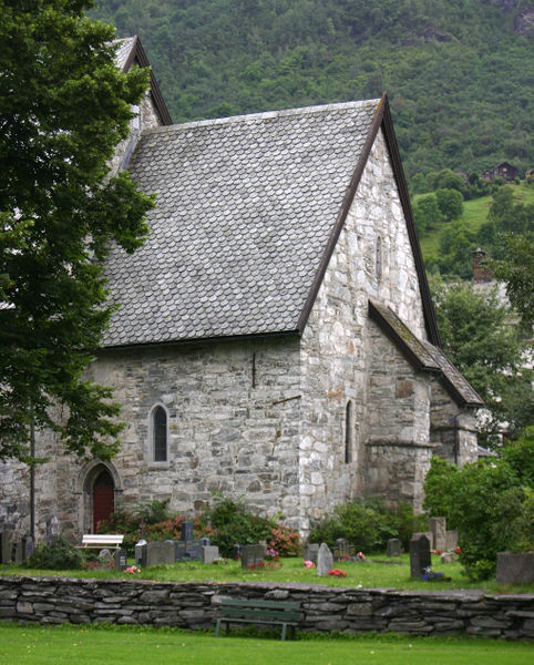 Fil:Voss, koret sett frå søraust, AMH 2005.jpg