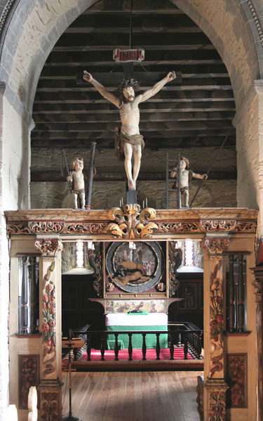 Fil:Voss, korskilje med krossfestingsgruppe, AMH 2007.jpg