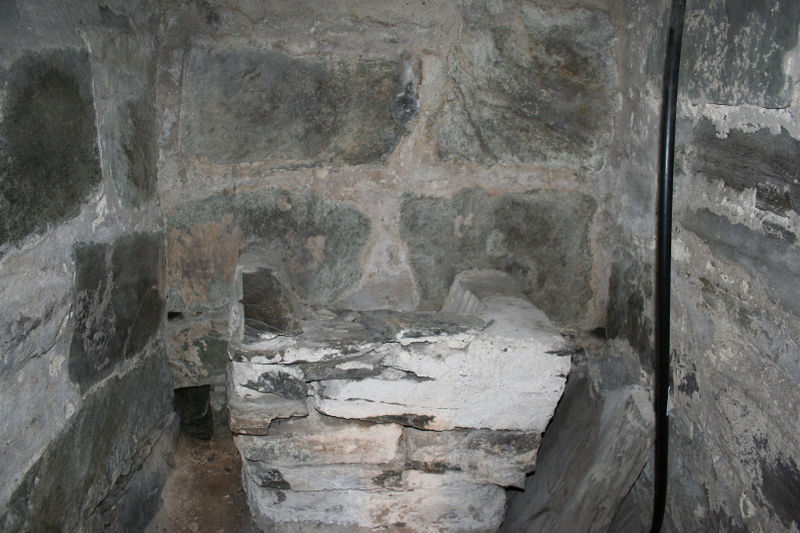 Fil:Voss, krypten sett mot aust, AMH 2007.jpg