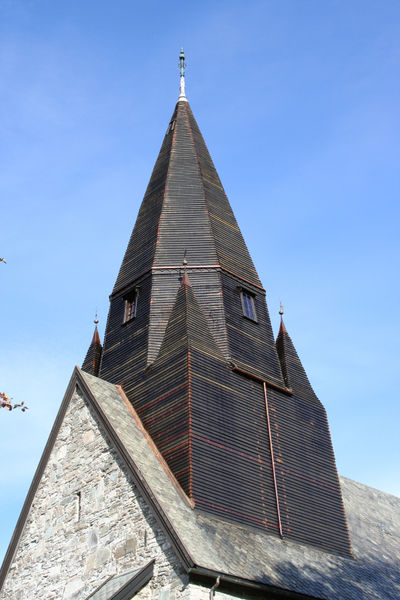 Fil:Voss, tårnhjelmen sett frå sørvest, AMH 2007.jpg